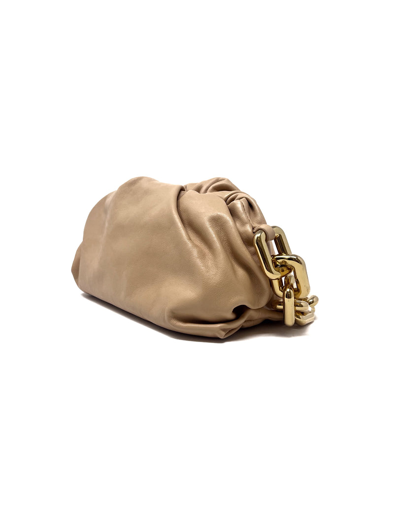 Bottega Veneta Sand 
23 
The Chain Pouch
 Leather Shoulder Bag