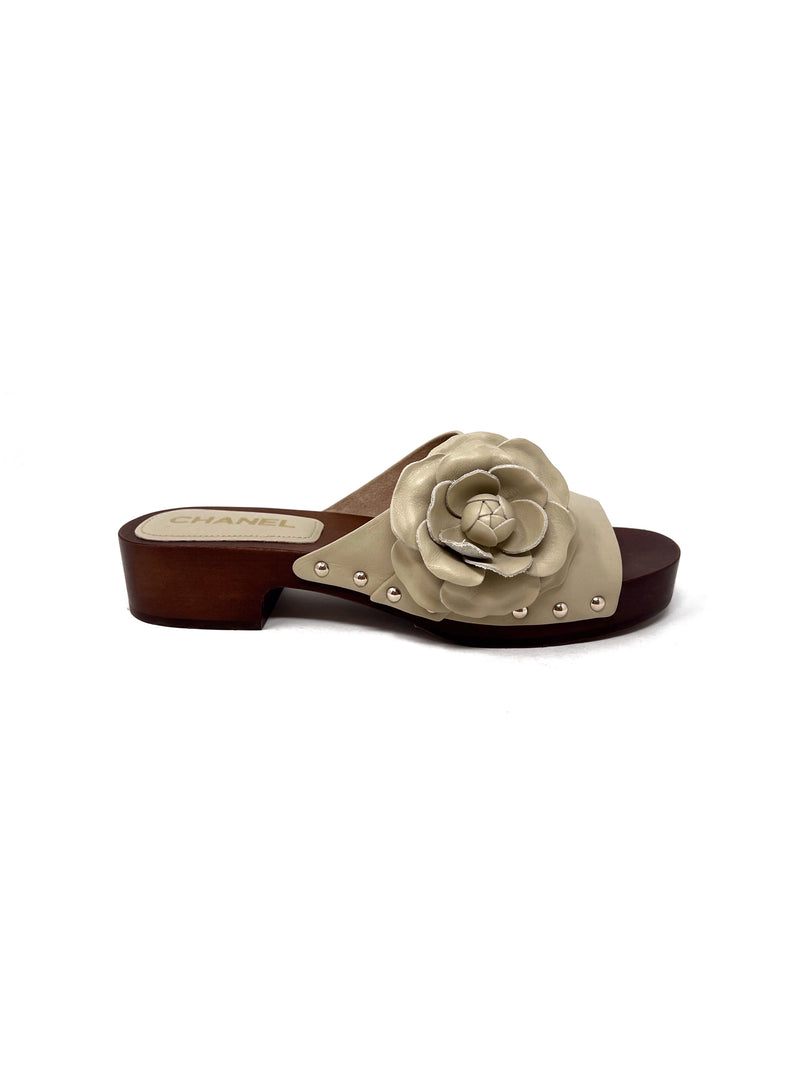 Chanel W Shoe Size 38 Beige 
23P Camellia CC Open-Toe Wooden Clog