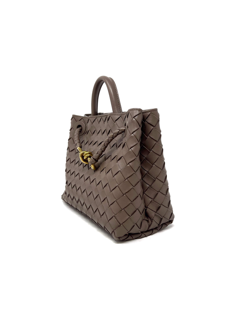 Bottega Veneta 
24 SM 
Andiamo
 Leather Intrecciato Knot Detail Bag