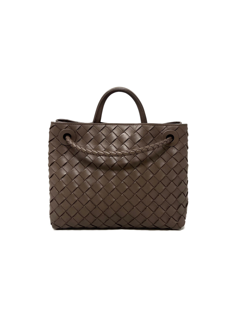 Bottega Veneta 
24 SM 
Andiamo
 Leather Intrecciato Knot Detail Bag