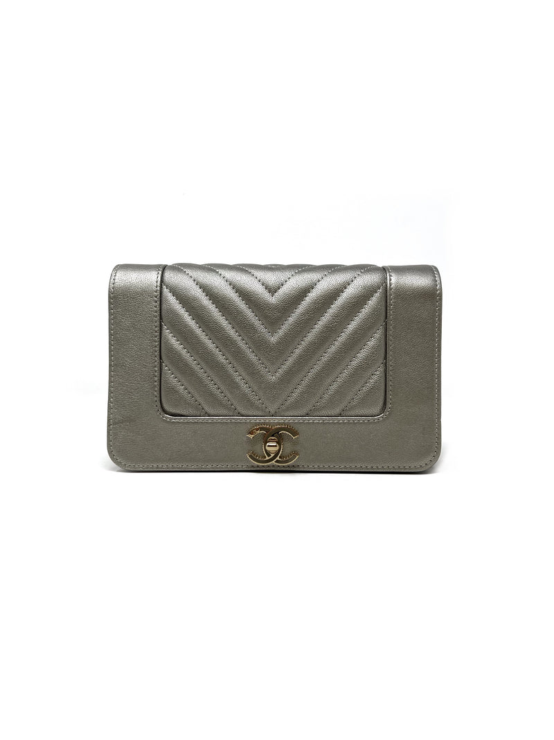 Chanel 
17-
18 
Mademoiselle Vintage
 Chevron WOC