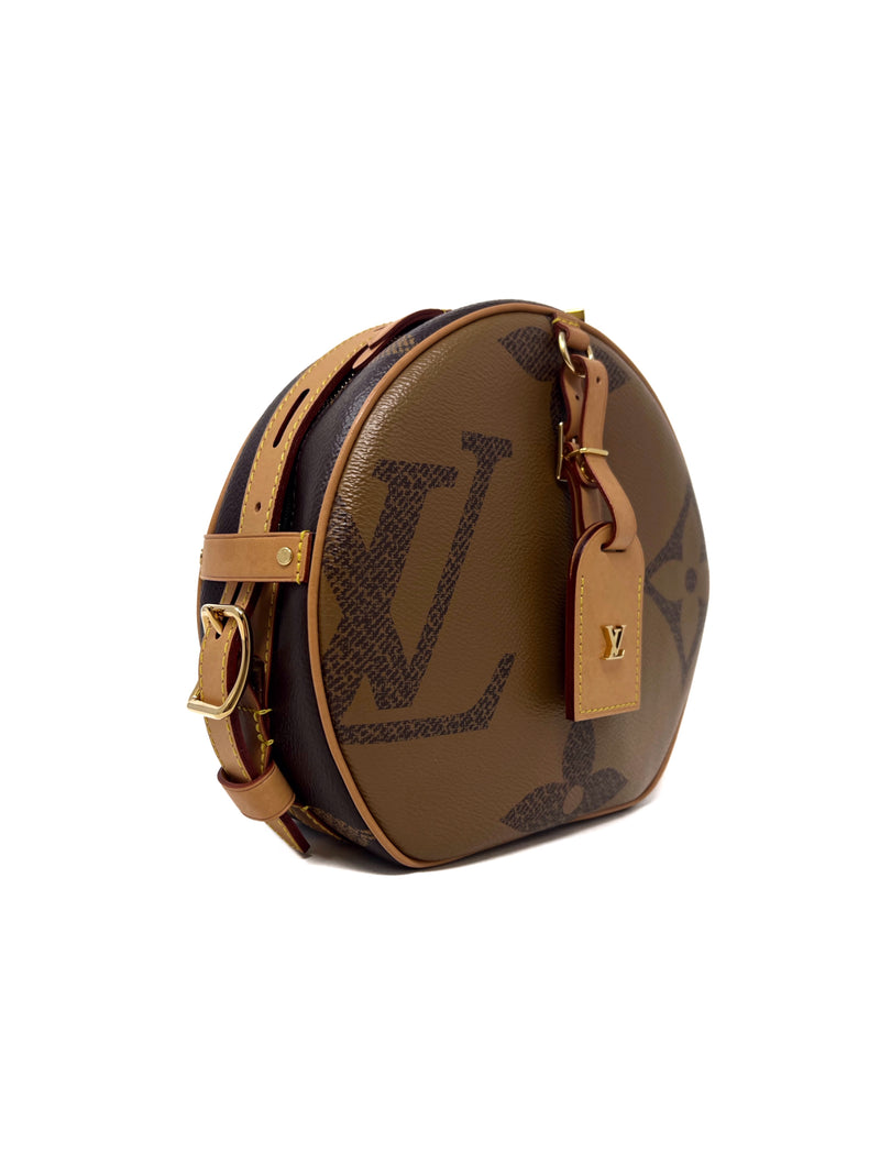 Louis Vuitton 
19 
Boite Chapeau Souple
 MM Giant Reverse Monogram Crossbody