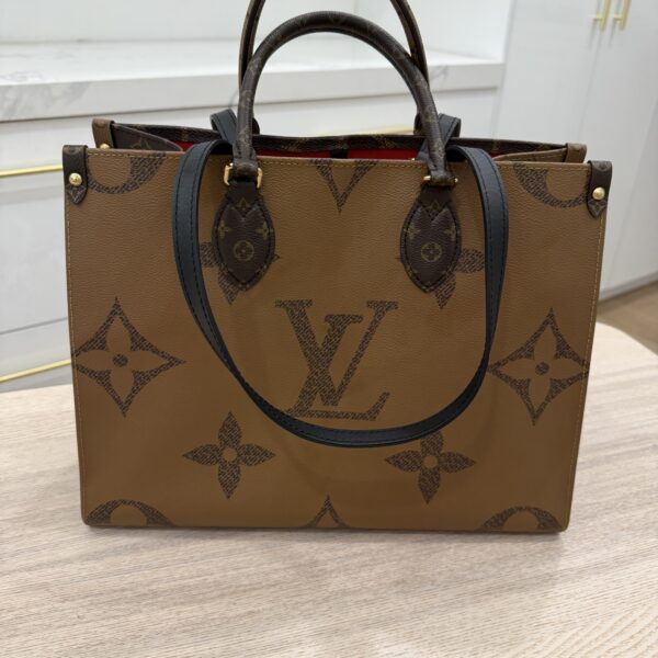 Louis Vuitton Monogram Reverse Giant Onthego MM