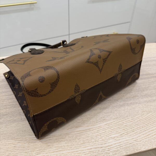 Louis Vuitton Monogram Reverse Giant Onthego MM