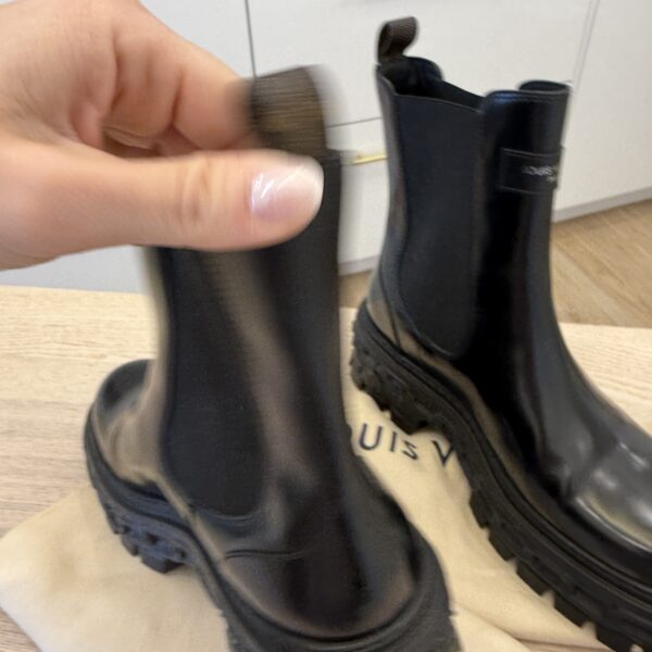 LOUIS VUITTON LV Squad Chelsea Ankle Boot Black