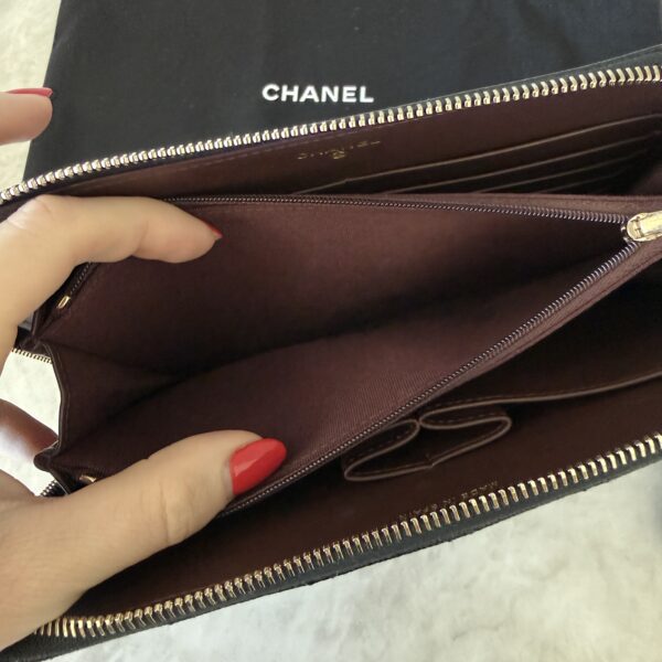 Chanel Caviar Quilted Large Zipped Clutch Black