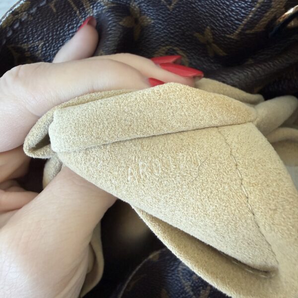 Louis Vuitton Monogram Artsy MM