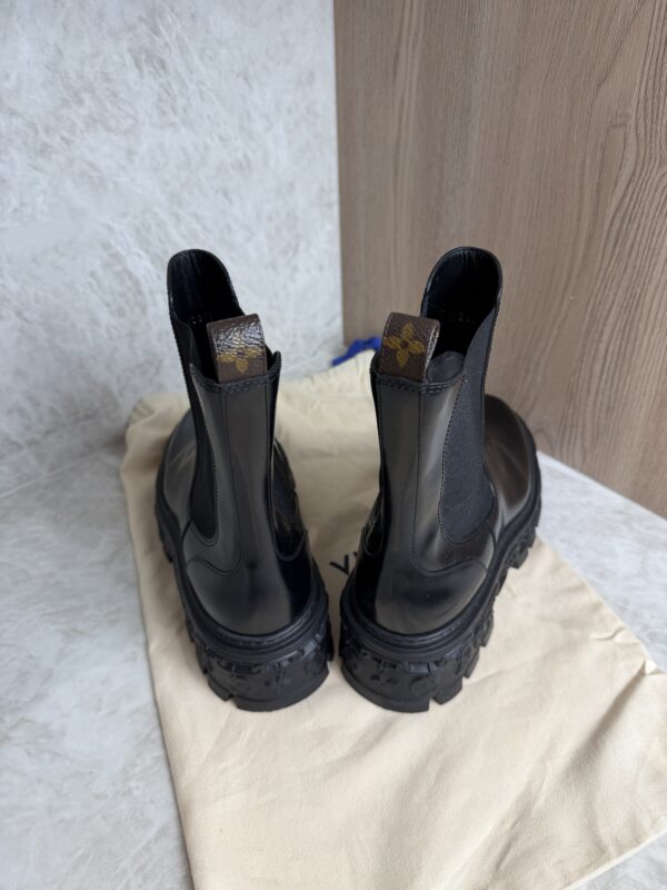 LOUIS VUITTON LV Squad Chelsea Ankle Boot Black