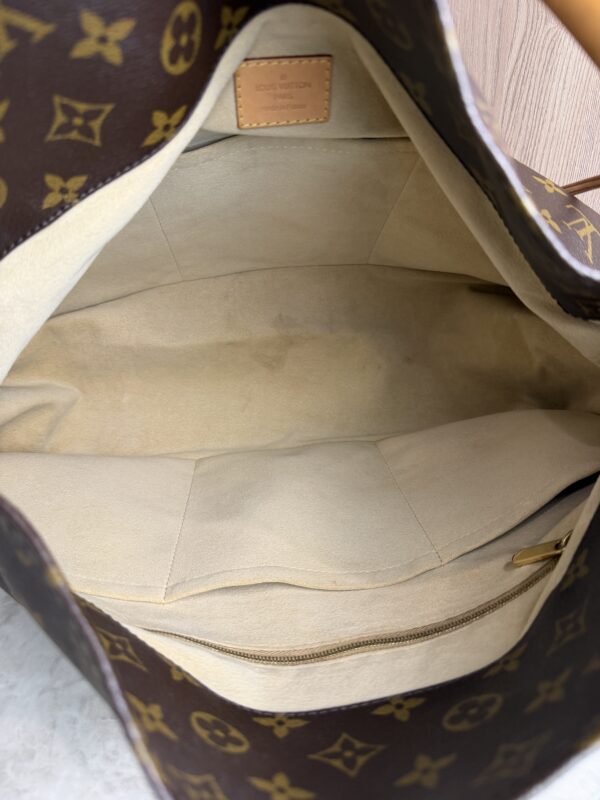 Louis Vuitton Monogram Artsy MM