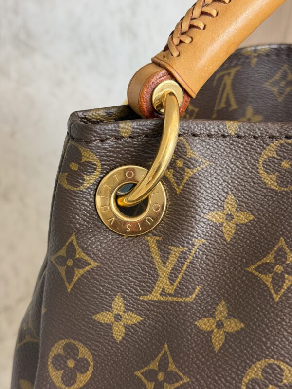 Louis Vuitton Monogram Artsy MM