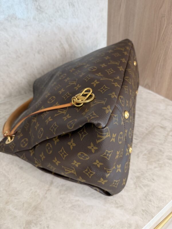 Louis Vuitton Monogram Artsy MM