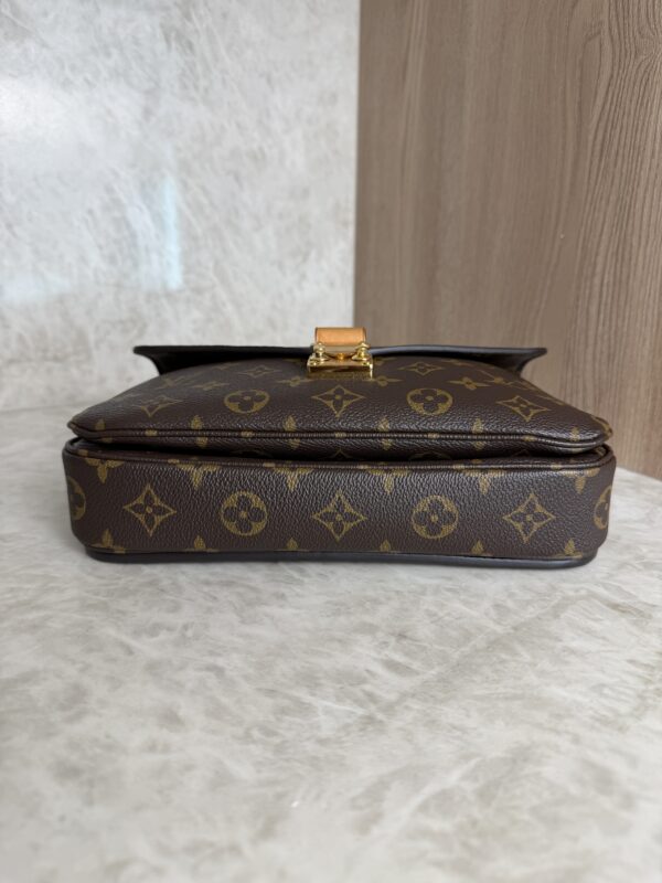Louis Vuitton Monogram Pochette Metis